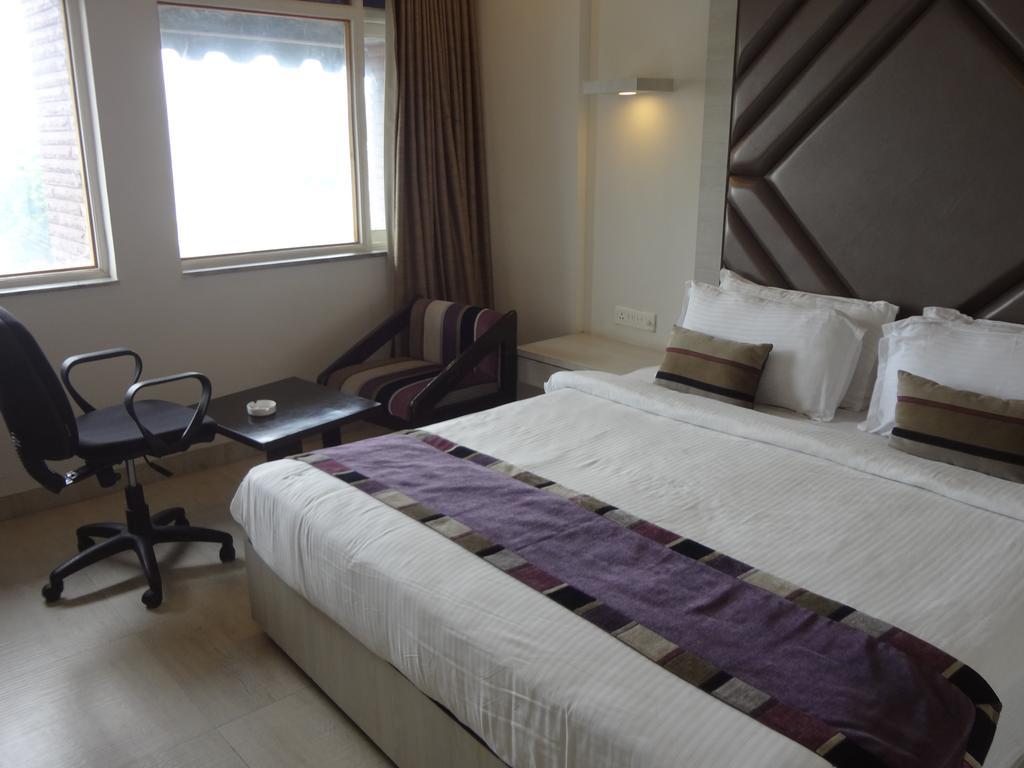Hotel Airport Centre Point Nagpur Buitenkant foto